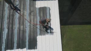 Lire la suite à propos de l’article Toiture blanche réfléchissante : la solution Cool Roof pour toitures plates et industrielles